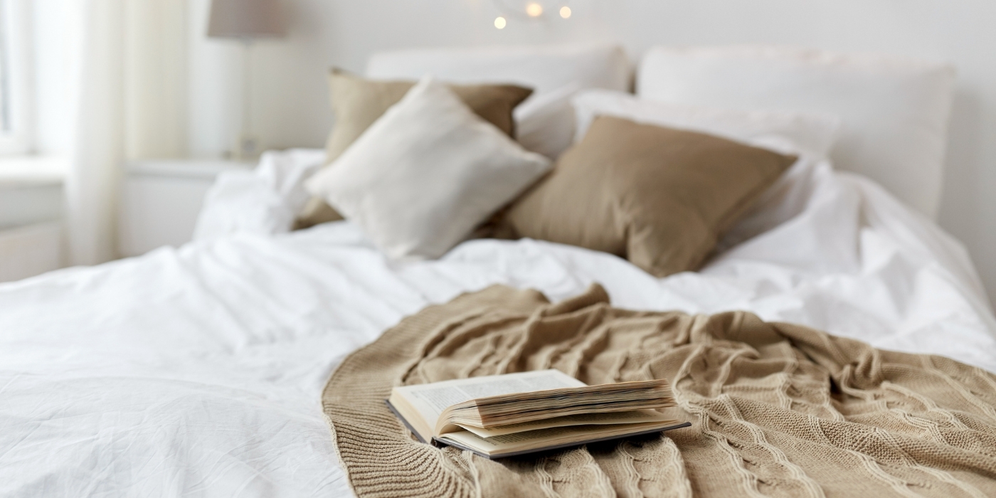 How to Properly Make a Bed Like a Pro Cleaner