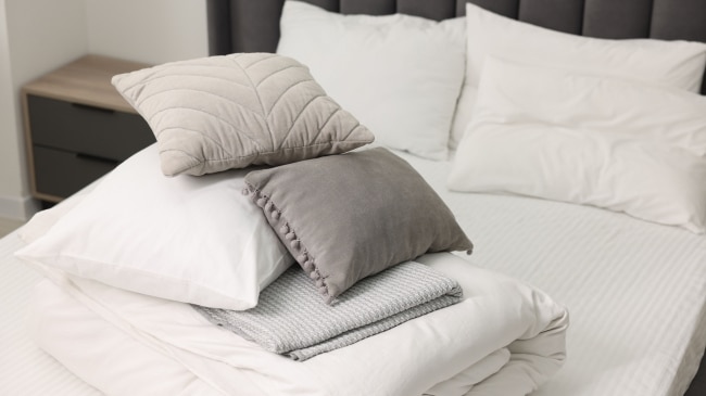 How to Properly Make a Bed Like a Pro Cleaner